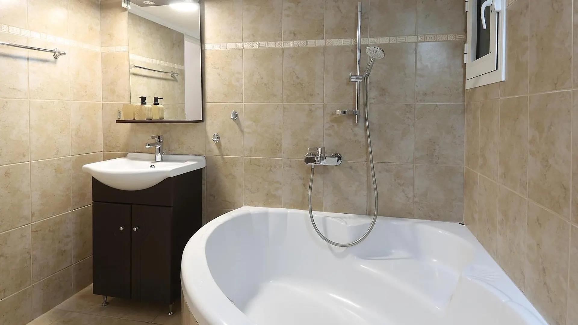 Tamarix Family Apartment - Perfect Hospitality テッサロニキ 0*,